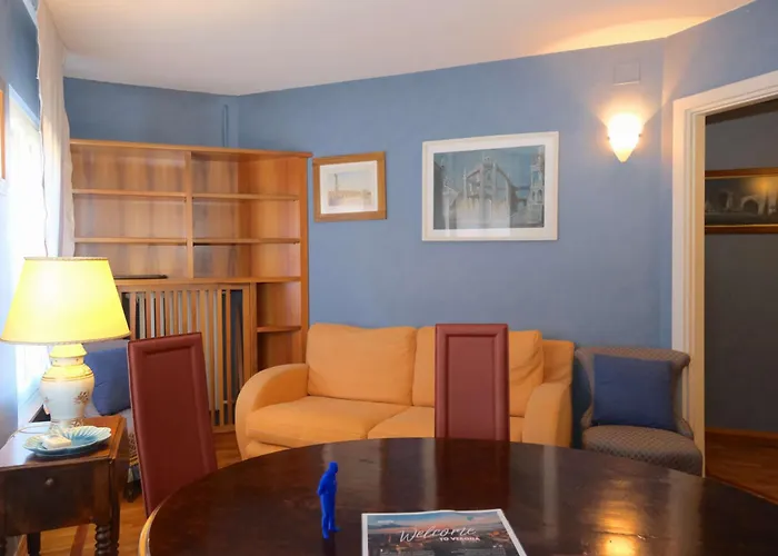 Vr - Blu In Bra Apartman