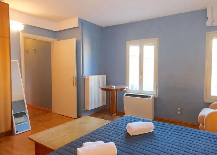Vr - Blu In Bra Appartement *
